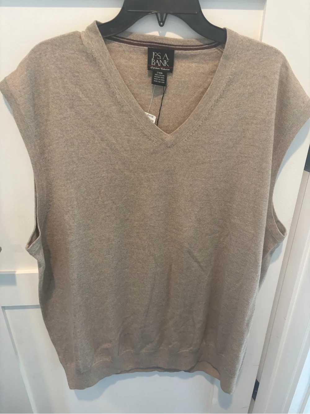 Jos. A. Bank 100% Merino Wool Men’s V-Neck Sweater Vest New With Tags
